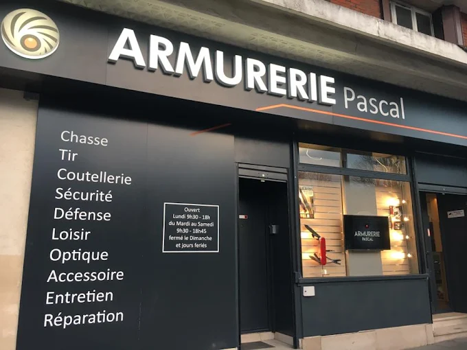 Gevel van een Franse wapenwinkel