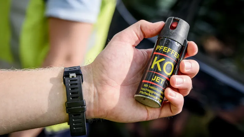 Pepperspray in een hand